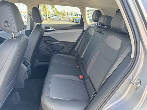 Used 2024 Volkswagen Taos SE w/ Panoramic Sunroof Package image 34