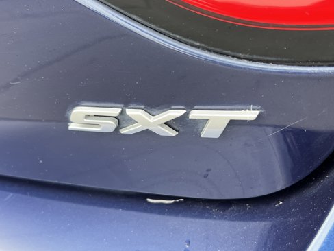 Used 2015 Dodge Charger SXT image 10
