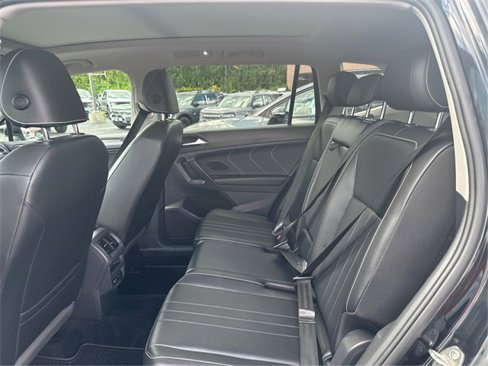 Used 2022 Volkswagen Tiguan SE w/ Panoramic Sunroof Package image 10