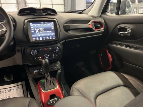 Used 2019 Jeep Renegade Trailhawk image 24