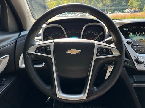 Used 2017 Chevrolet Equinox LT image 23