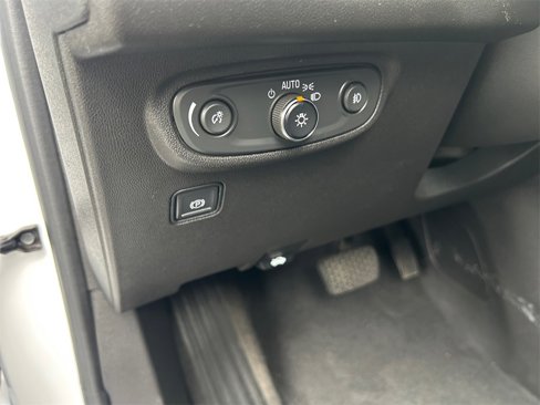 Used 2022 GMC Terrain SLT image 22