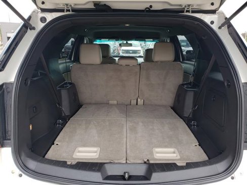 Used 2015 Ford Explorer XLT w/ Equipment Group 202A image 8