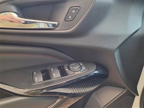 New 2025 Chevrolet Trax RS w/ Sunroof Package image 21