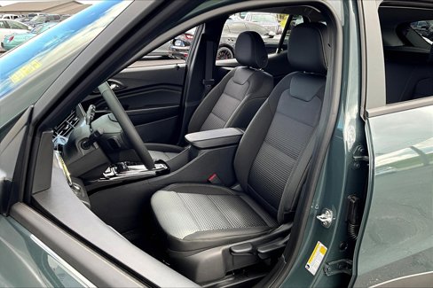 New 2025 Chevrolet Trax LT w/ Sunroof Package image 9