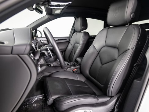 Certified 2025 Porsche Macan Turbo image 20