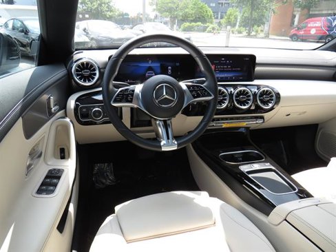 Used 2025 Mercedes-Benz CLA 250 4MATIC image 10