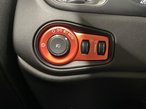 Used 2022 Jeep Renegade Limited w/ Sun, Sound & Wheels Group image 18