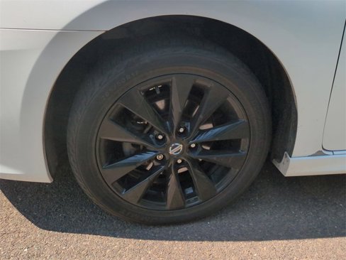 Used 2018 Nissan Sentra SR w/ SR Midnight Edition Package image 10