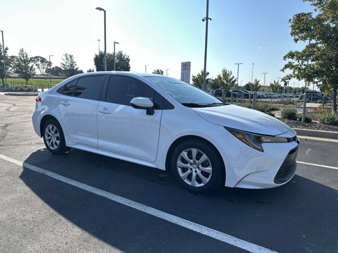 Used 2024 Toyota Corolla LE image 2