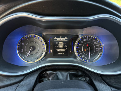 Used 2015 Chrysler 200 Limited w/ Convenience Group image 3