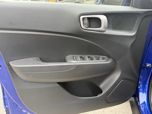 New 2025 Hyundai Venue SE image 9