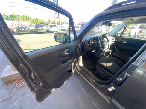 Used 2017 Jeep Renegade Latitude image 8