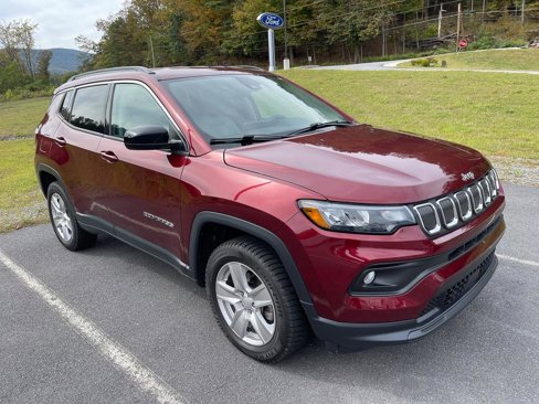 Used 2022 Jeep Compass Latitude image 2
