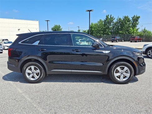 Used 2022 Kia Sorento LX image 11