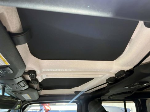 Used 2018 Jeep Wrangler Unlimited Sahara w/ Dual Top Group image 15