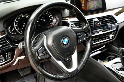 Used 2018 BMW 530i xDrive image 28