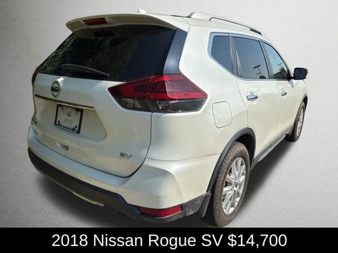 Used 2018 Nissan Rogue SV image 3