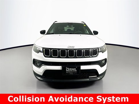 Used 2024 Jeep Compass Latitude image 3