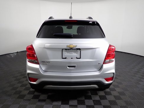 Used 2019 Chevrolet Trax LT w/ LT Convenience Package image 11