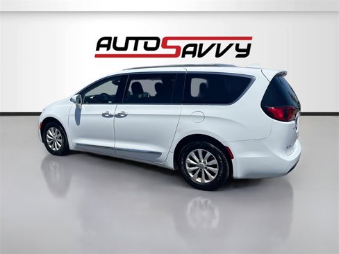 Used 2018 Chrysler Pacifica Touring-L image 5