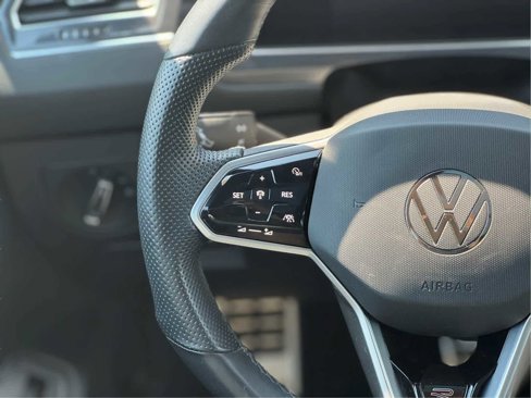 Certified 2022 Volkswagen Tiguan SE R-Line image 27