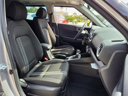 Used 2023 Hyundai Venue SEL image 17
