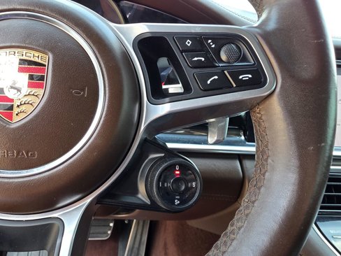 Used 2020 Porsche Panamera 4S image 32