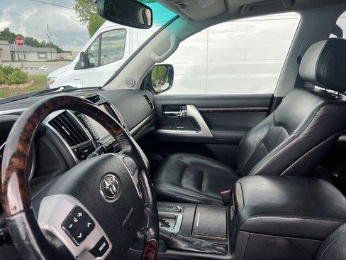 Used 2014 Toyota Land Cruiser image 17