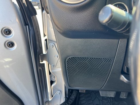 Used 2015 Jeep Wrangler Unlimited Sahara w/ Connectivity Group image 14