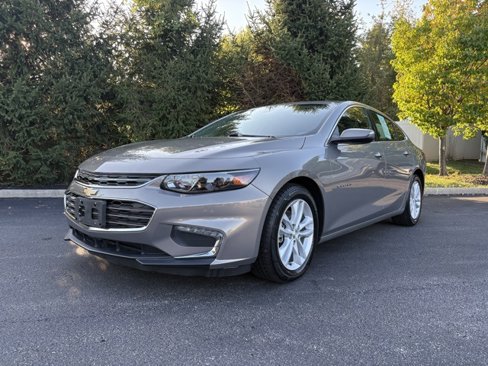 Used 2017 Chevrolet Malibu LT image 1