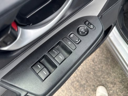 Used 2019 Honda CR-V LX image 12