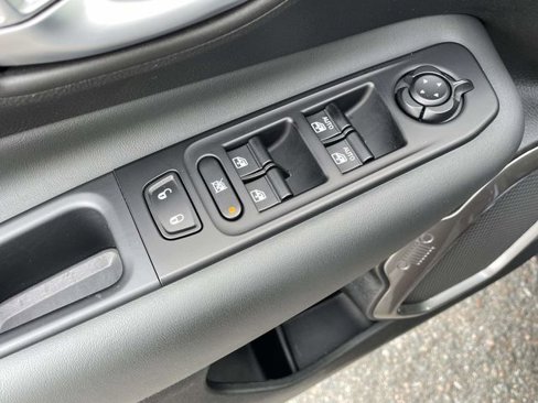 Used 2022 Jeep Renegade Latitude w/ Convenience Group image 15