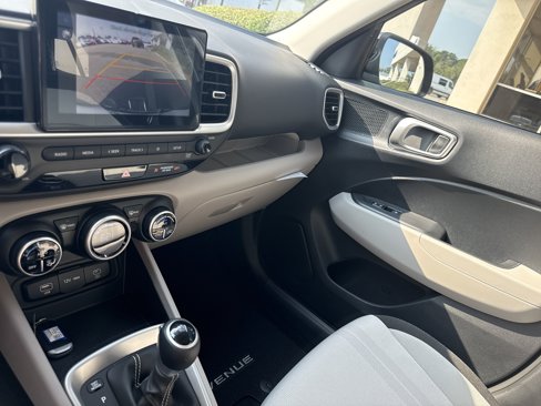 New 2025 Hyundai Venue SEL image 9
