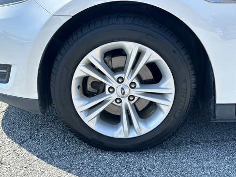 Used 2018 Ford Taurus SEL w/ Equipment Group 201A image 13