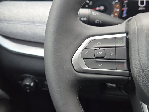 New 2025 Jeep Compass Latitude image 21