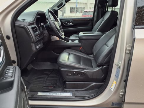Used 2023 Chevrolet Suburban Z71 w/ Luxury Package image 15