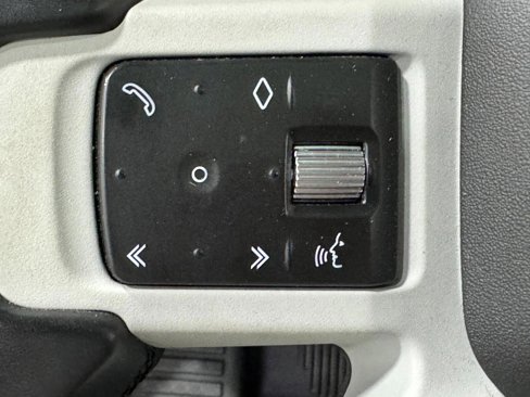 Certified 2022 Land Rover Defender 110 SE image 31