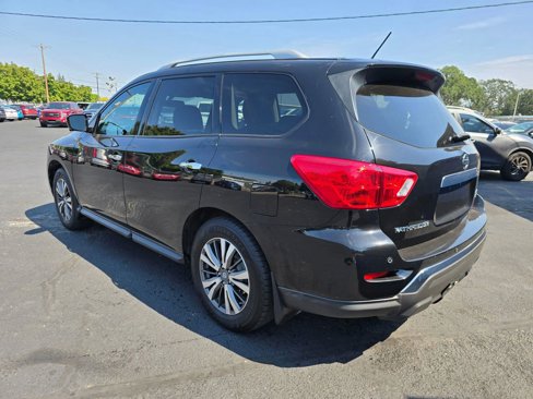 Used 2017 Nissan Pathfinder SL image 3