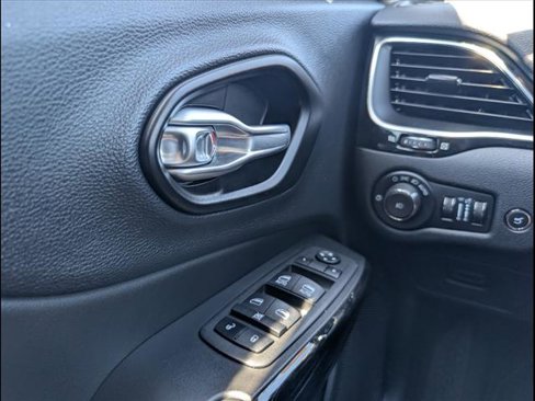 Used 2023 Jeep Cherokee Altitude Lux image 20