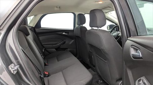 Used 2018 Ford Focus SE w/ SE Appearance Package image 17