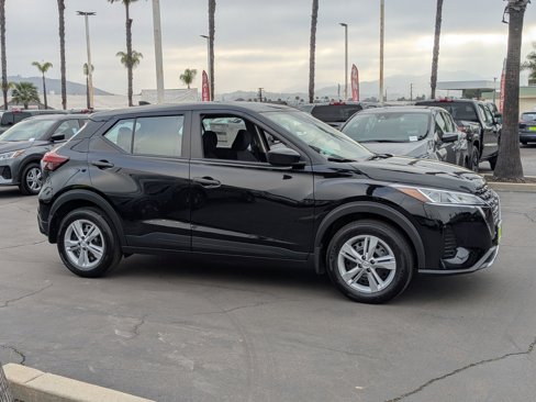New 2025 Nissan Kicks Play S image 4