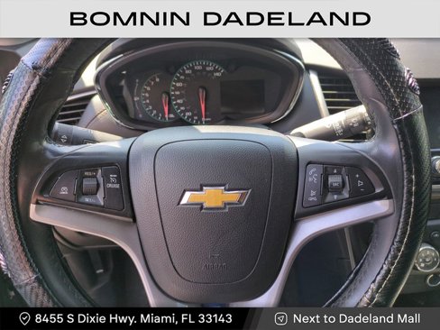 Used 2021 Chevrolet Trax LT w/ LT Convenience Package image 23