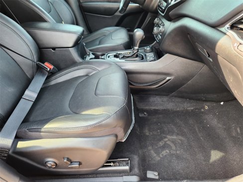 Used 2020 Jeep Cherokee Limited image 16