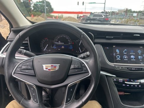 Used 2017 Cadillac XT5 Luxury w/ Driver Awareness Package image 4