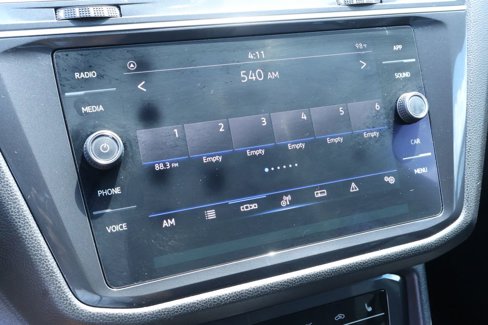 Used 2022 Volkswagen Tiguan SE R-Line image 3