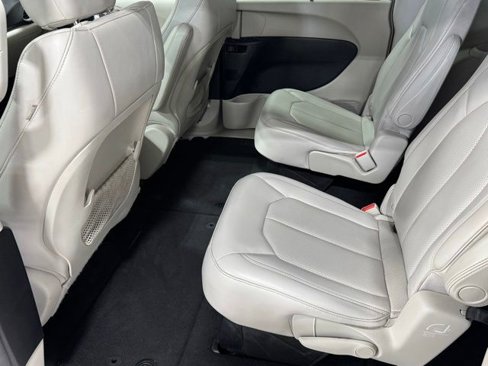 Used 2021 Chrysler Voyager Lxi image 22
