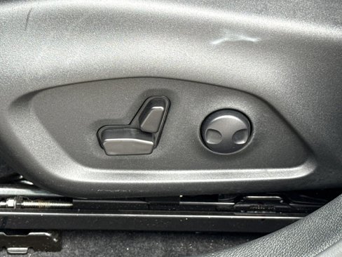 Used 2024 Jeep Compass Latitude image 16