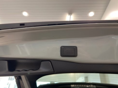 Used 2020 Toyota RAV4 XLE Premium image 18