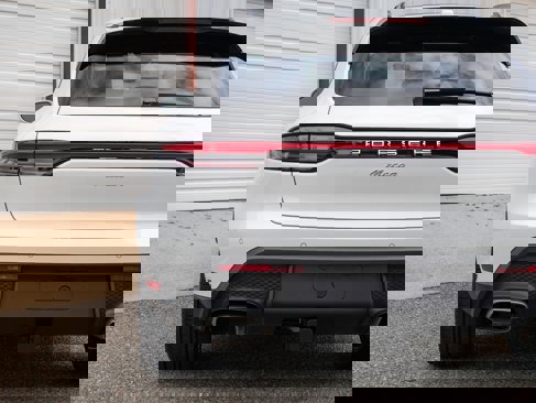 Certified 2025 Porsche Macan image 15